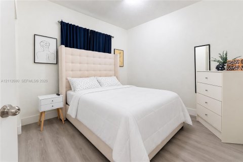 Touwnhouse à vendre à Miami, Floride: 4 chambres, 194.82 m2 № 2436136 - photo 17