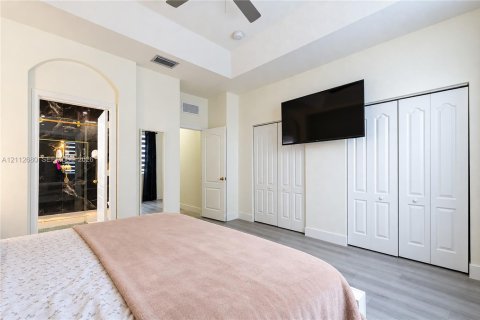 Touwnhouse à vendre à Miami, Floride: 4 chambres, 194.82 m2 № 2436136 - photo 23