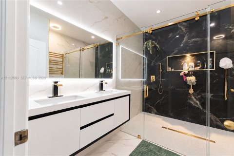 Touwnhouse à vendre à Miami, Floride: 4 chambres, 194.82 m2 № 2436136 - photo 25