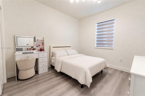 Touwnhouse à vendre à Miami, Floride: 4 chambres, 194.82 m2 № 2436136 - photo 15