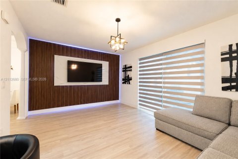 Touwnhouse à vendre à Miami, Floride: 4 chambres, 194.82 m2 № 2436136 - photo 6