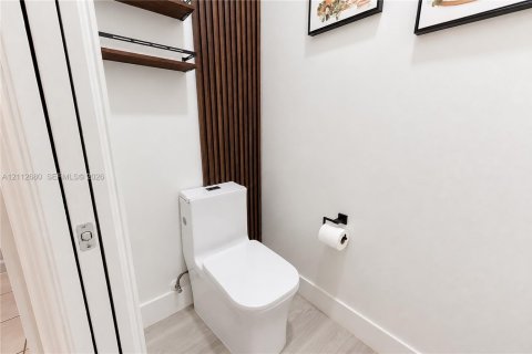 Touwnhouse à vendre à Miami, Floride: 4 chambres, 194.82 m2 № 2436136 - photo 12