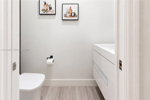 Touwnhouse à vendre à Miami, Floride: 4 chambres, 194.82 m2 № 2436136 - photo 11