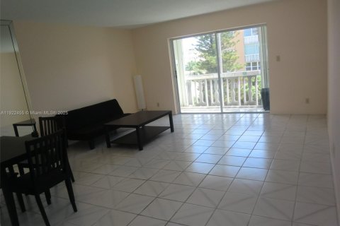 Copropriété à vendre à Hallandale Beach, Floride: 2 chambres, 101.45 m2 № 1976995 - photo 4