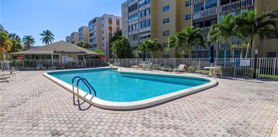Condo à Hallandale Beach, Floride, 2 chambres  № 1976995