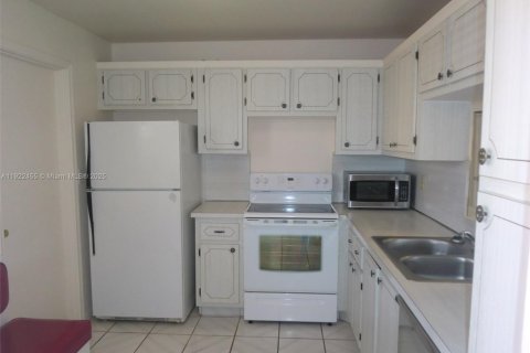 Copropriété à vendre à Hallandale Beach, Floride: 2 chambres, 101.45 m2 № 1976995 - photo 3