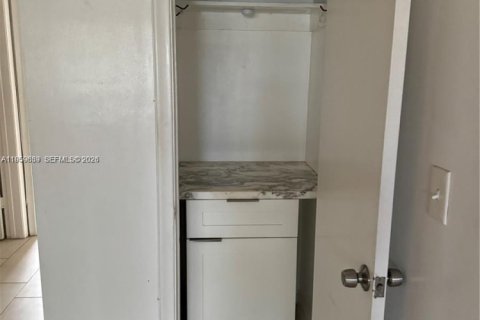 Condominio en alquiler en Miami, Florida, 1 dormitorio, 55.74 m2 № 2020255 - foto 10