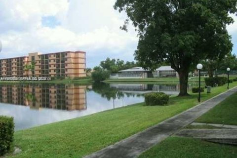 Condominio en alquiler en Miami, Florida, 1 dormitorio, 55.74 m2 № 2020255 - foto 13