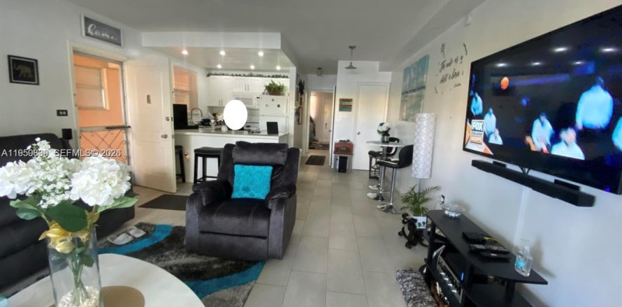 Condominio en Miami, Florida, 1 dormitorio № 2020255