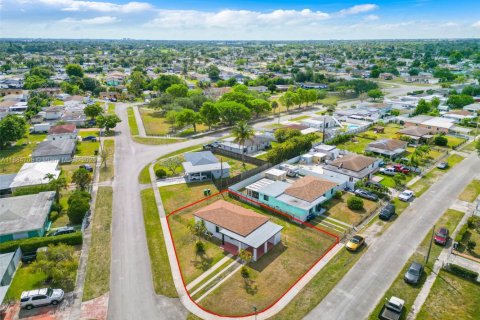 Villa ou maison à vendre à Miami, Floride: 3 chambres, 90.58 m2 № 1930225 - photo 19