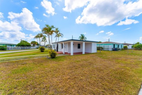 Villa ou maison à vendre à Miami, Floride: 3 chambres, 90.58 m2 № 1930225 - photo 16