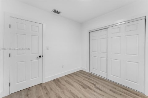 Villa ou maison à vendre à Miami, Floride: 3 chambres, 90.58 m2 № 1930225 - photo 11