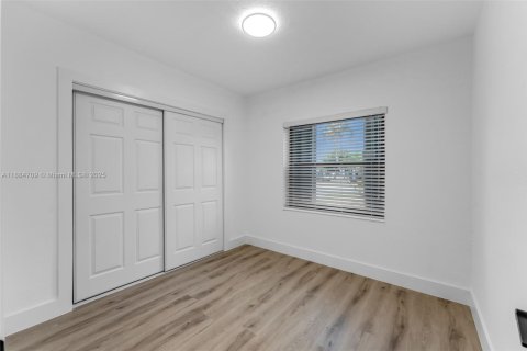 Villa ou maison à vendre à Miami, Floride: 3 chambres, 90.58 m2 № 1930225 - photo 8