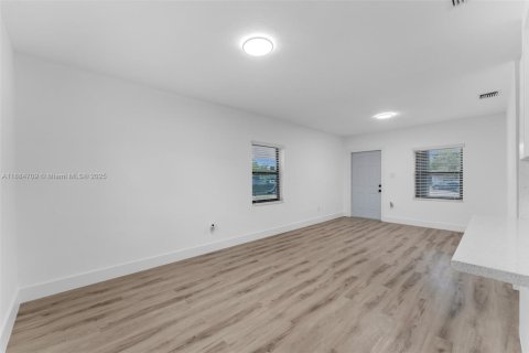 Villa ou maison à vendre à Miami, Floride: 3 chambres, 90.58 m2 № 1930225 - photo 7