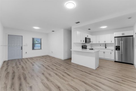 Villa ou maison à vendre à Miami, Floride: 3 chambres, 90.58 m2 № 1930225 - photo 3