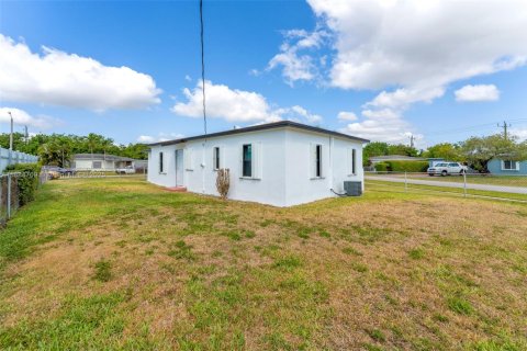 Villa ou maison à vendre à Miami, Floride: 3 chambres, 90.58 m2 № 1930225 - photo 17