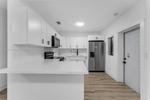 Villa ou maison à vendre à Miami, Floride: 3 chambres, 90.58 m2 № 1930225 - photo 4