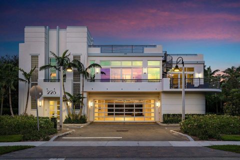 House in Delray Beach, Florida 4 bedrooms, 588.44 sq.m. № 2082070