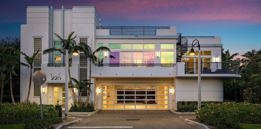 House in Delray Beach, Florida 4 bedrooms, 588.44 sq.m. № 2082070