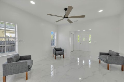 Casa en alquiler en Miami, Florida, 3 dormitorios, 212 m2 № 2026468 - foto 7