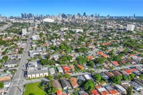 Casa en alquiler en Miami, Florida, 3 dormitorios, 212 m2 № 2026468 - foto 27