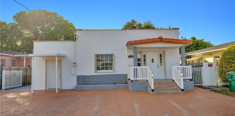 Casa en Miami, Florida 3 dormitorios, 212 m2 № 2026468