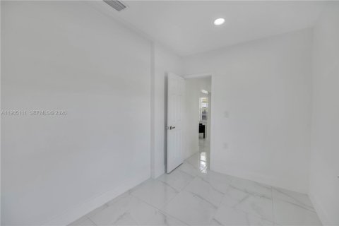 Casa en alquiler en Miami, Florida, 3 dormitorios, 212 m2 № 2026468 - foto 17