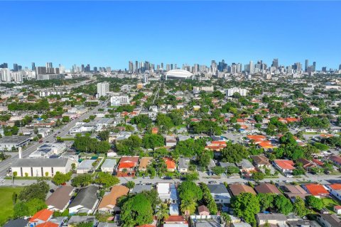 Casa en alquiler en Miami, Florida, 3 dormitorios, 212 m2 № 2026468 - foto 21