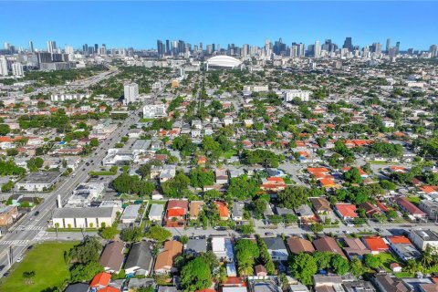 Casa en alquiler en Miami, Florida, 3 dormitorios, 212 m2 № 2026468 - foto 28