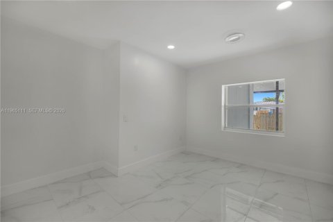 Casa en alquiler en Miami, Florida, 3 dormitorios, 212 m2 № 2026468 - foto 10