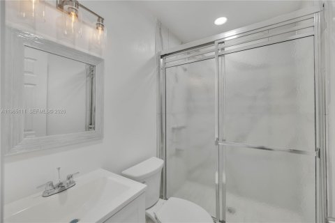 Casa en alquiler en Miami, Florida, 3 dormitorios, 212 m2 № 2026468 - foto 13