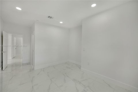 Casa en alquiler en Miami, Florida, 3 dormitorios, 212 m2 № 2026468 - foto 11