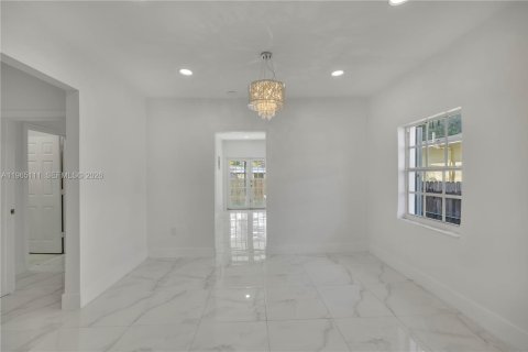 Casa en alquiler en Miami, Florida, 3 dormitorios, 212 m2 № 2026468 - foto 6