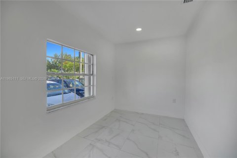 Casa en alquiler en Miami, Florida, 3 dormitorios, 212 m2 № 2026468 - foto 16