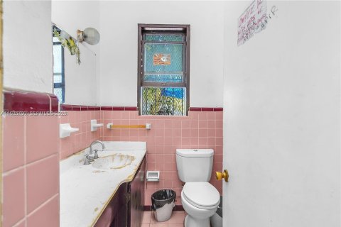 Casa en venta en Miami, Florida, 6 dormitorios, 220.27 m2 № 1986870 - foto 6