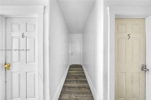 Casa en venta en Miami, Florida, 6 dormitorios, 220.27 m2 № 1986870 - foto 5