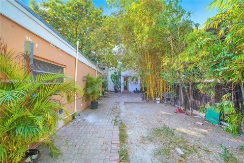 Casa en venta en Miami, Florida, 6 dormitorios, 220.27 m2 № 1986870 - foto 2