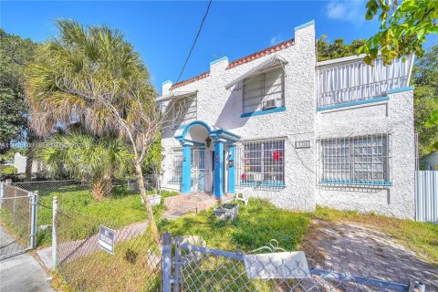 Casa en venta en Miami, Florida, 6 dormitorios, 220.27 m2 № 1986870 - foto 1