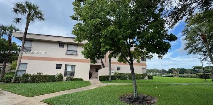 Кондоминиум с 3 спальнями в Коконат Крик, Флорида № 1960259