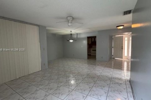 Купить кондоминиум в Коконат Крик, Флорида 3 спальни, 104.05м2, № 1960259 - фото 4