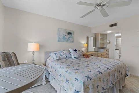 Condo in Saint Petersburg, Florida, 1 bedroom  № 1666876 - photo 9