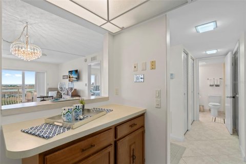 Condo in Saint Petersburg, Florida, 1 bedroom  № 1666876 - photo 17