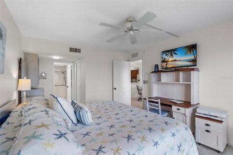 Condo in Saint Petersburg, Florida, 1 bedroom  № 1666876 - photo 8