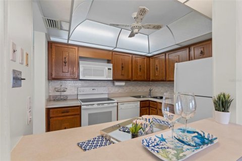 Condo in Saint Petersburg, Florida, 1 bedroom  № 1666876 - photo 18