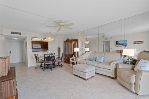 Condo in Saint Petersburg, Florida, 1 bedroom  № 1666876 - photo 3