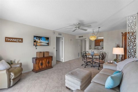 Condo in Saint Petersburg, Florida, 1 bedroom  № 1666876 - photo 4
