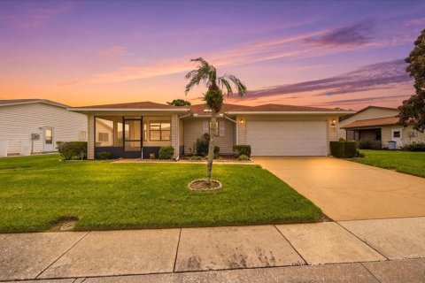 House in Lakeland, Florida 2 bedrooms, 111.11 sq.m. № 2287277