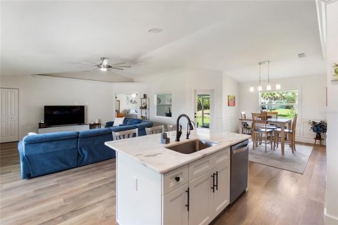 House in North Port, Florida 3 bedrooms, 143.63 sq.m. № 2156220 - photo 18