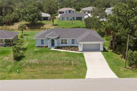 House in North Port, Florida 3 bedrooms, 143.63 sq.m. № 2156220 - photo 3