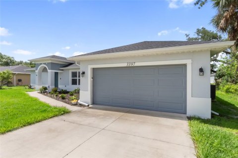 House in North Port, Florida 3 bedrooms, 143.63 sq.m. № 2156220 - photo 5